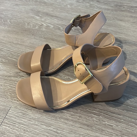 Tan Open Toe Heels - Picture 5 of 10